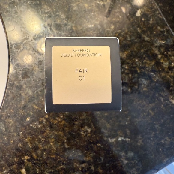 bareMinerals BAREPRO Liquid Foundation - Picture 3 of 4